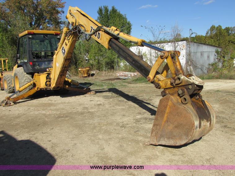 image for item E7409 2000 John Deere 710D backhoe