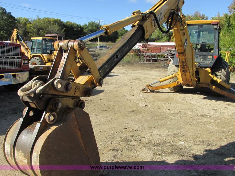 image for item E7409 2000 John Deere 710D backhoe