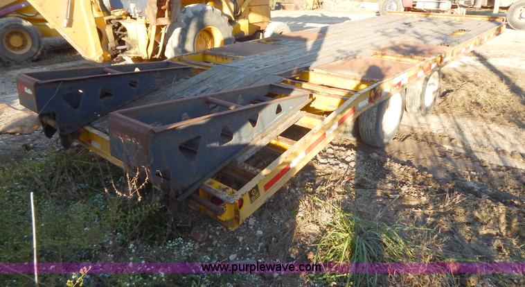 image for item E7410 2000 Trail King TK40LP-2500 equipment trailer