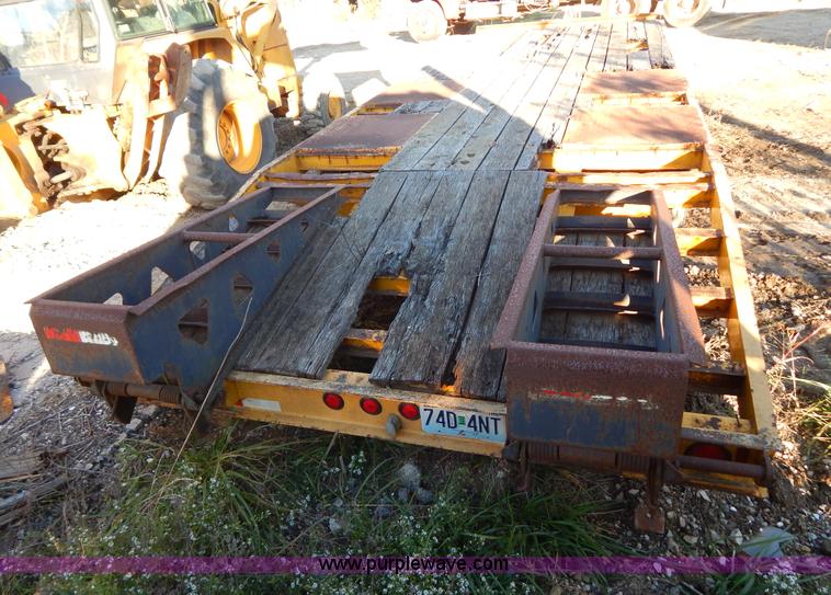 image for item E7410 2000 Trail King TK40LP-2500 equipment trailer