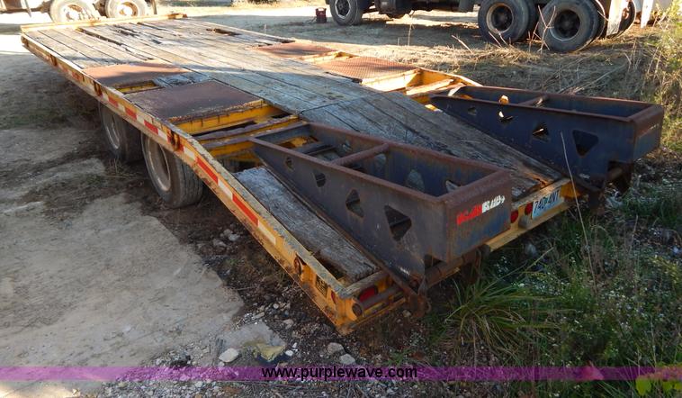 image for item E7410 2000 Trail King TK40LP-2500 equipment trailer