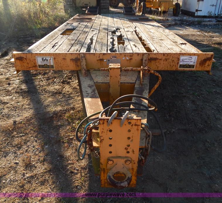 image for item E7410 2000 Trail King TK40LP-2500 equipment trailer