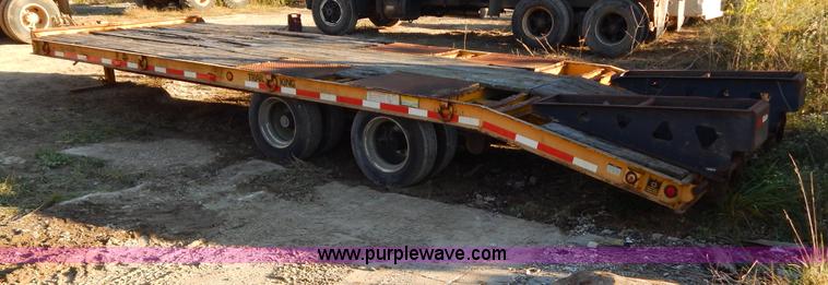 image for item E7410 2000 Trail King TK40LP-2500 equipment trailer