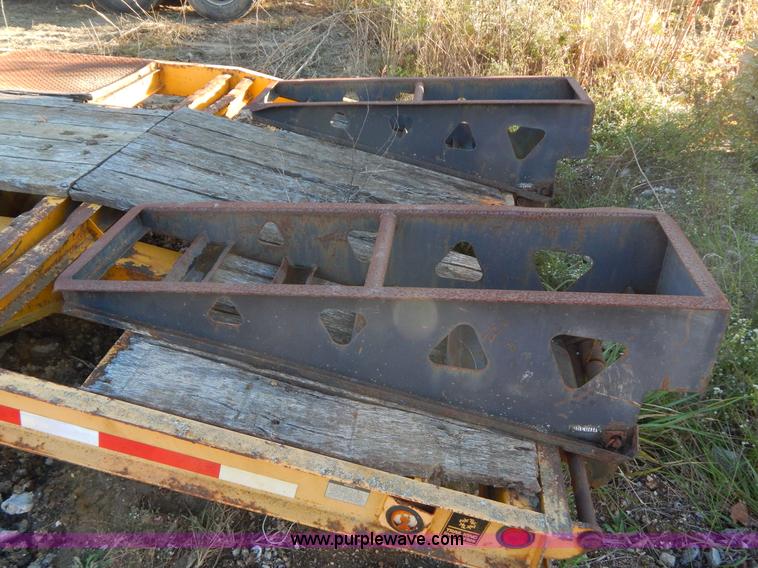 image for item E7410 2000 Trail King TK40LP-2500 equipment trailer