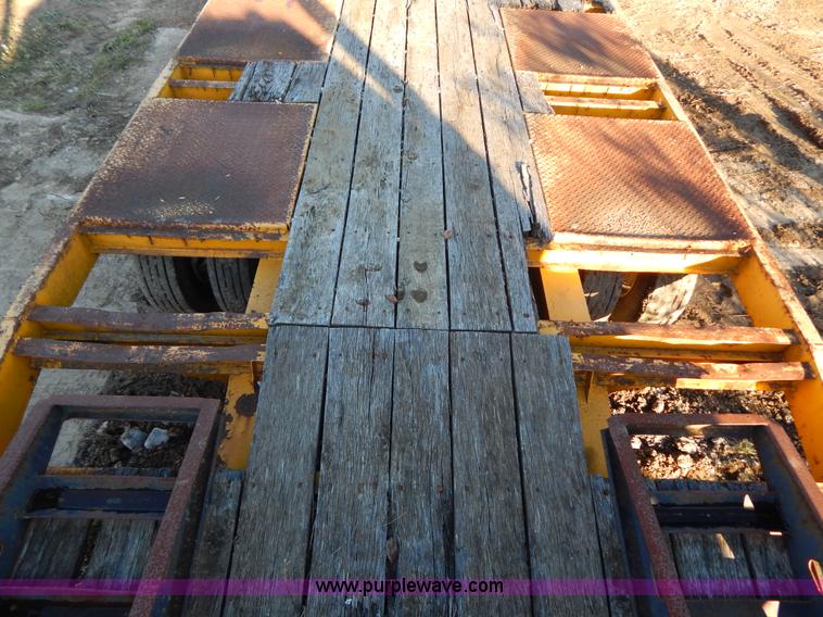 image for item E7410 2000 Trail King TK40LP-2500 equipment trailer