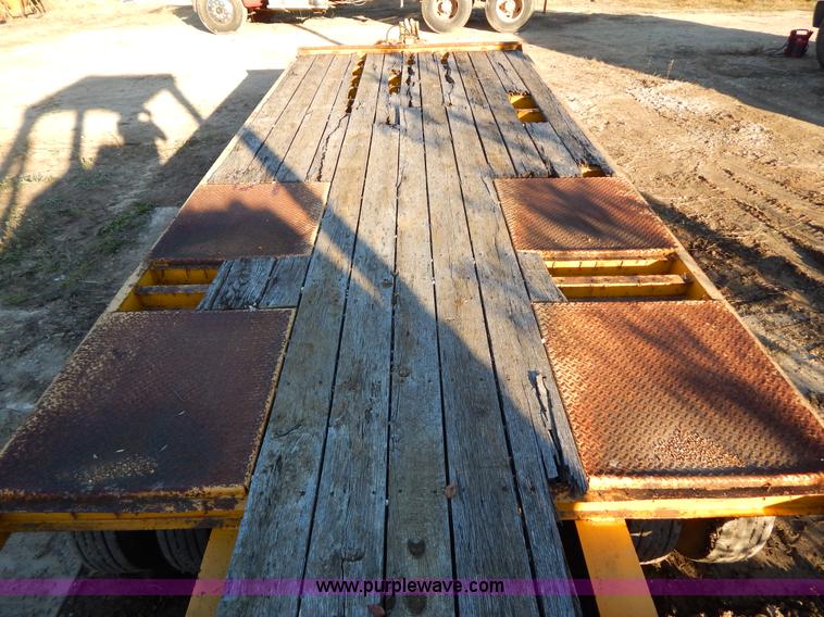 image for item E7410 2000 Trail King TK40LP-2500 equipment trailer