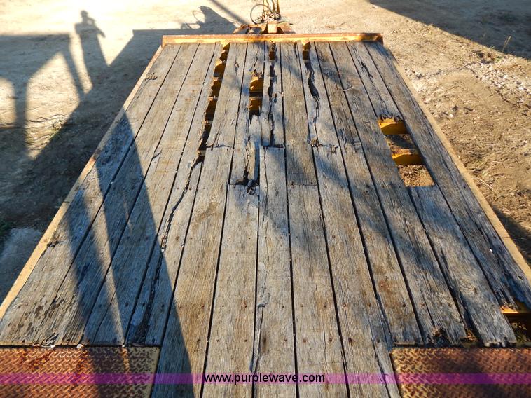 image for item E7410 2000 Trail King TK40LP-2500 equipment trailer