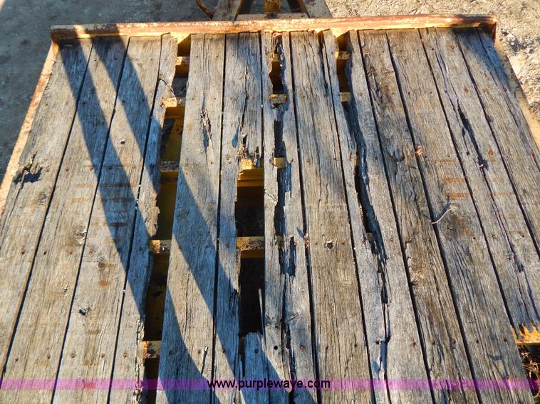 image for item E7410 2000 Trail King TK40LP-2500 equipment trailer