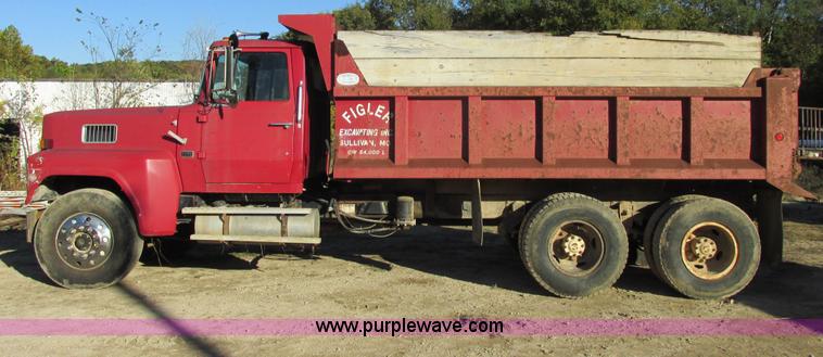image for item E7411 1985 Ford LTL9000 dump truck