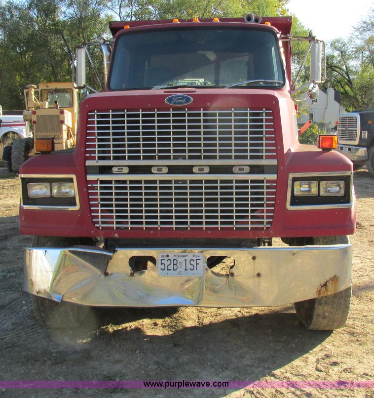 image for item E7411 1985 Ford LTL9000 dump truck