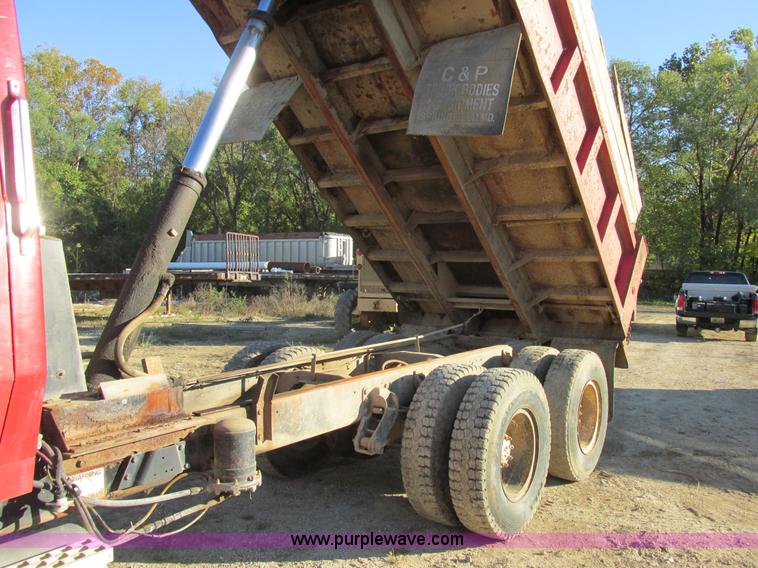 image for item E7411 1985 Ford LTL9000 dump truck