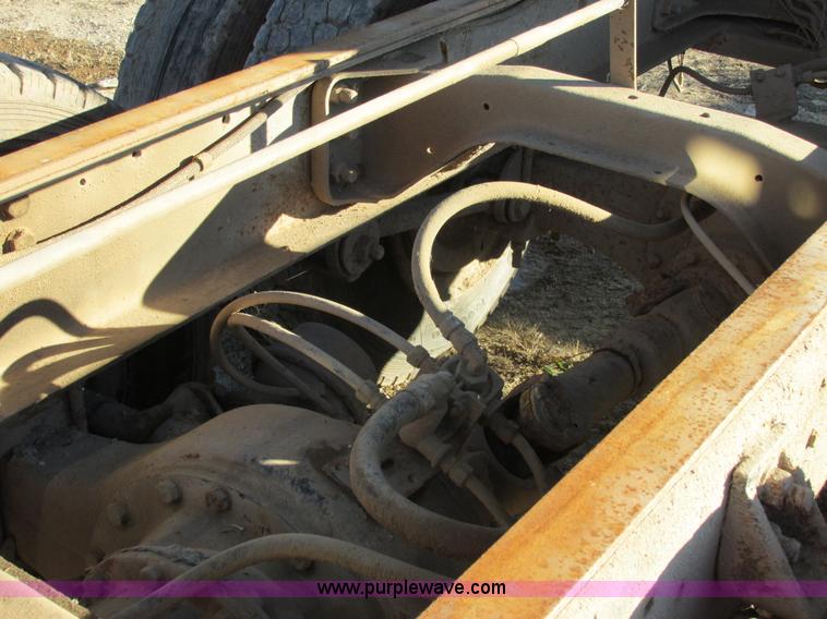 image for item E7411 1985 Ford LTL9000 dump truck