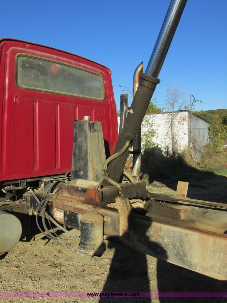 image for item E7411 1985 Ford LTL9000 dump truck