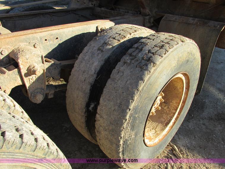 image for item E7411 1985 Ford LTL9000 dump truck