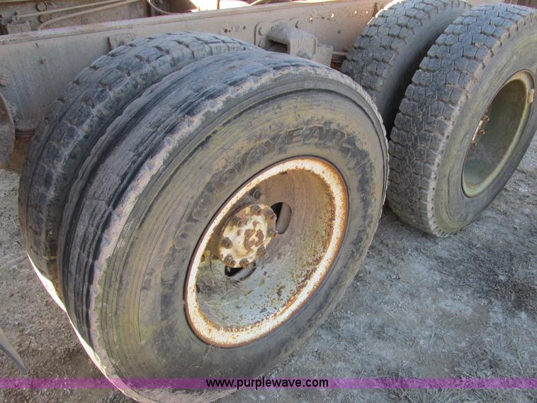 image for item E7411 1985 Ford LTL9000 dump truck