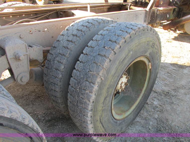 image for item E7411 1985 Ford LTL9000 dump truck