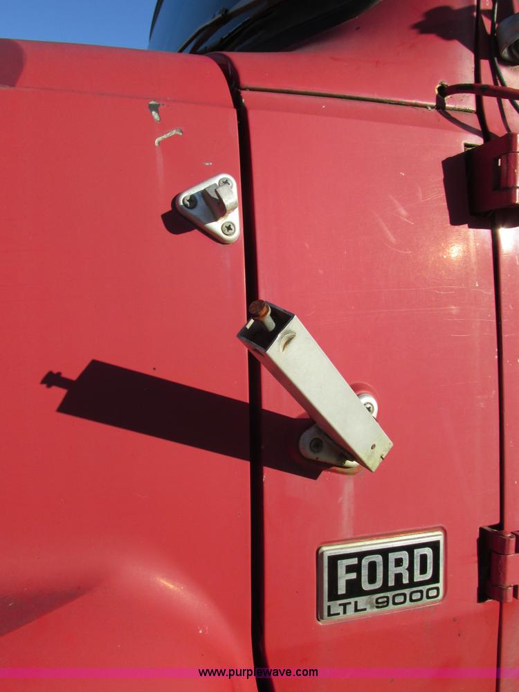 image for item E7411 1985 Ford LTL9000 dump truck