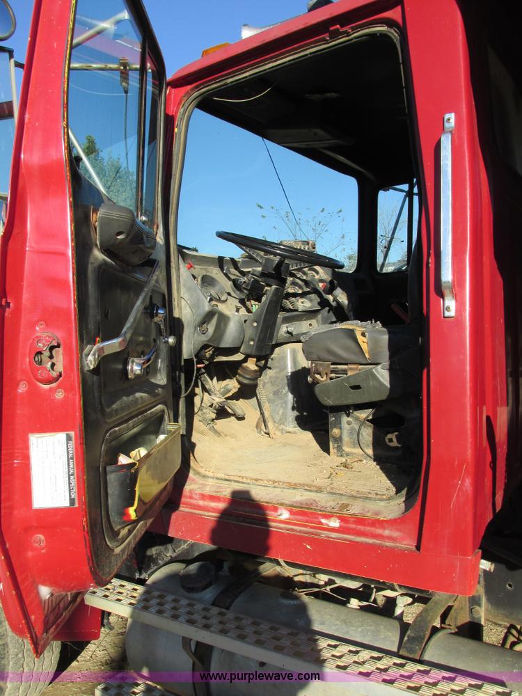 image for item E7411 1985 Ford LTL9000 dump truck