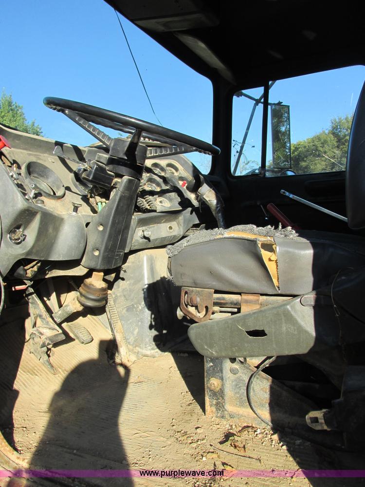 image for item E7411 1985 Ford LTL9000 dump truck