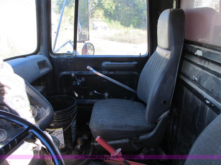 image for item E7411 1985 Ford LTL9000 dump truck