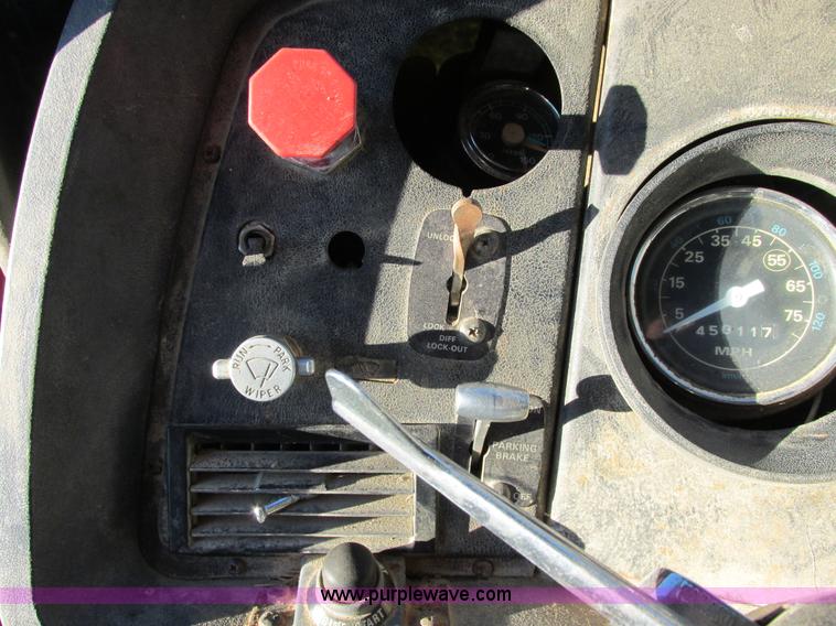 image for item E7411 1985 Ford LTL9000 dump truck