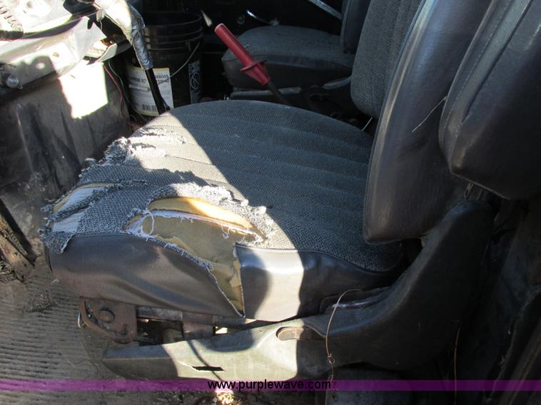 image for item E7411 1985 Ford LTL9000 dump truck