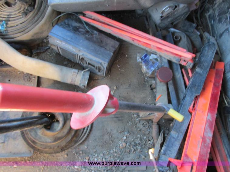 image for item E7411 1985 Ford LTL9000 dump truck