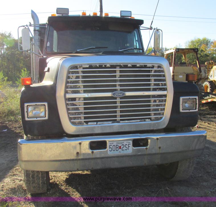 image for item E7412 1988 Ford L9000 dump truck