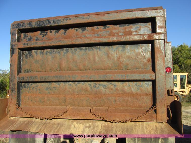 image for item E7412 1988 Ford L9000 dump truck