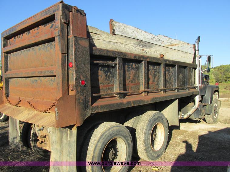 image for item E7412 1988 Ford L9000 dump truck
