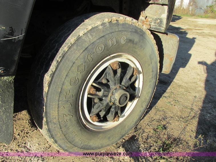 image for item E7412 1988 Ford L9000 dump truck