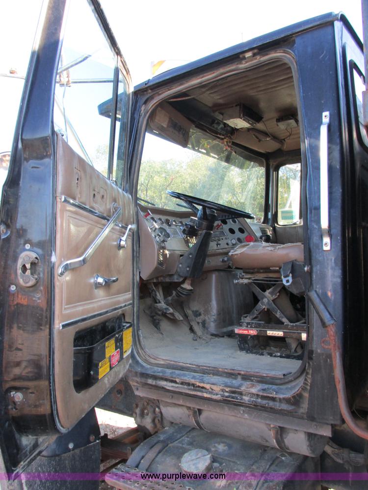 image for item E7412 1988 Ford L9000 dump truck