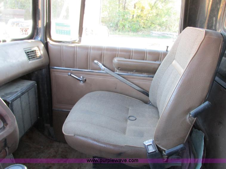 image for item E7412 1988 Ford L9000 dump truck