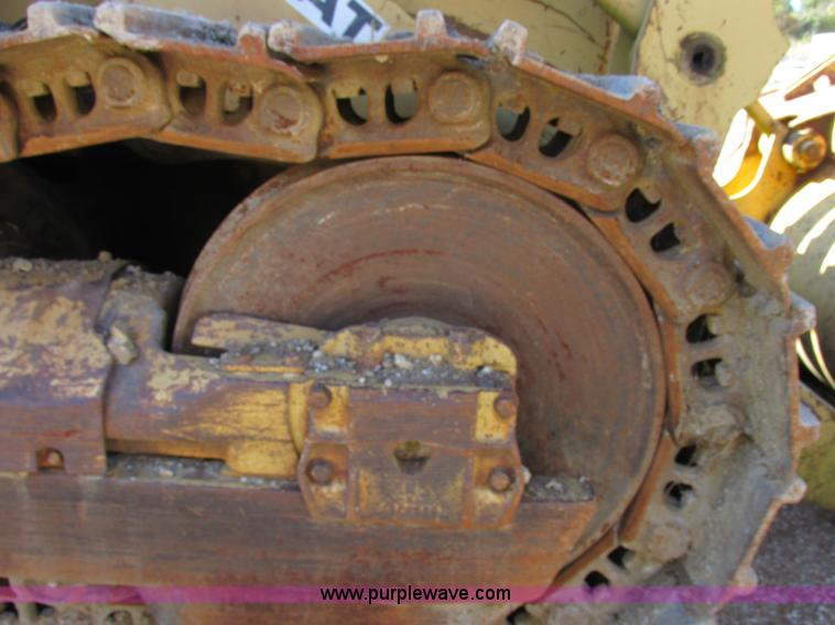 image for item E7419 1978 Caterpillar 977L track loader