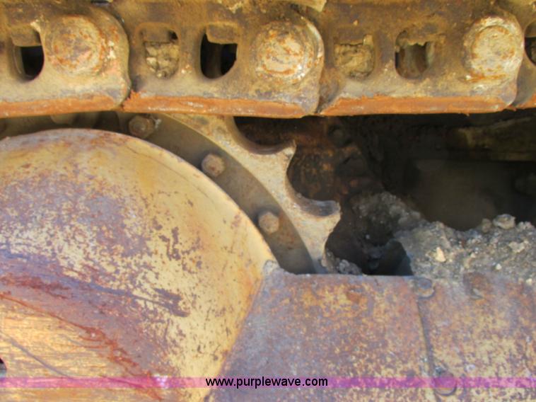 image for item E7419 1978 Caterpillar 977L track loader