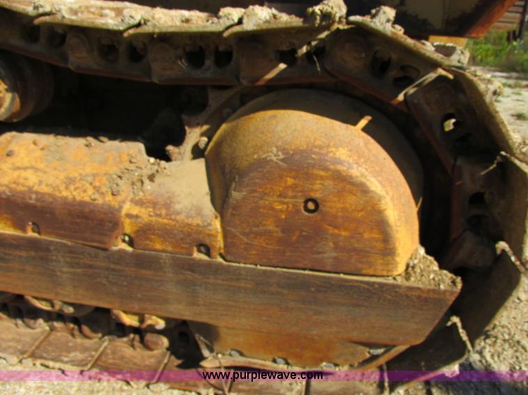 image for item E7419 1978 Caterpillar 977L track loader