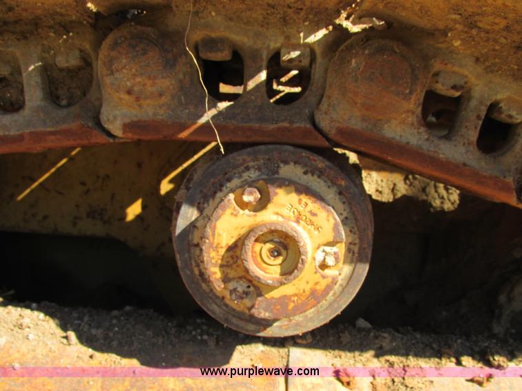 image for item E7419 1978 Caterpillar 977L track loader