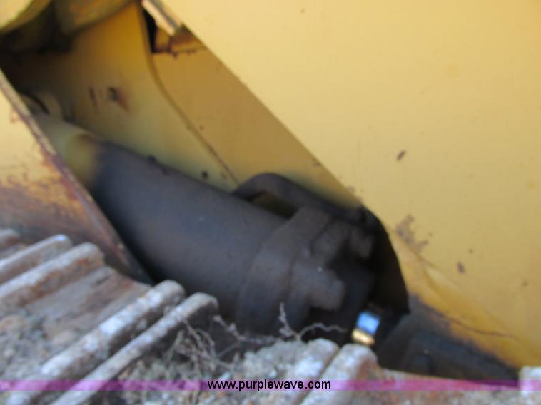 image for item E7419 1978 Caterpillar 977L track loader