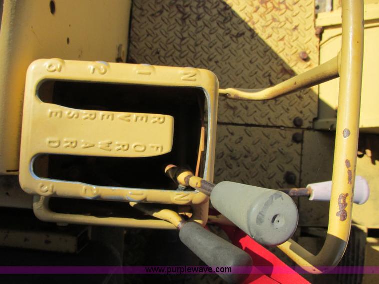 image for item E7419 1978 Caterpillar 977L track loader