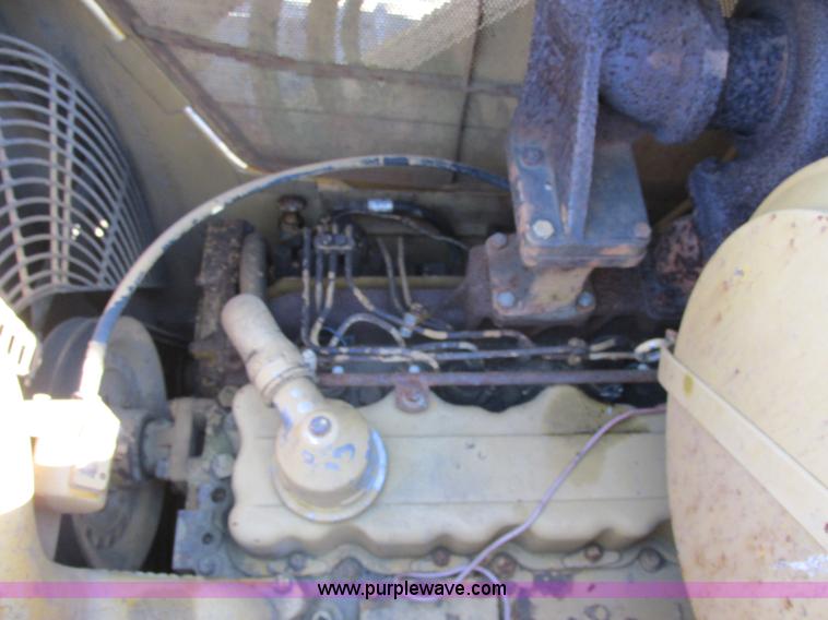 image for item E7419 1978 Caterpillar 977L track loader