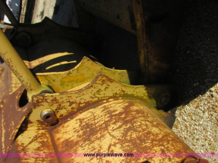 image for item E7419 1978 Caterpillar 977L track loader