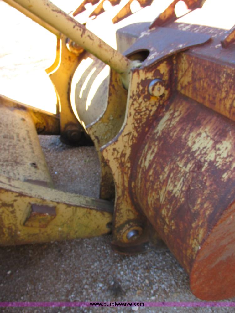 image for item E7419 1978 Caterpillar 977L track loader