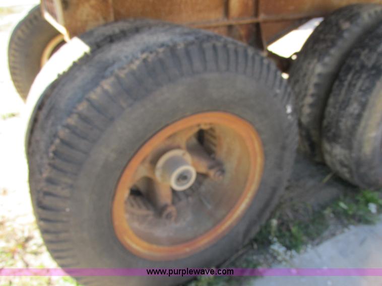 image for item E7420 1966 Fruehauf aluminum dump trailer