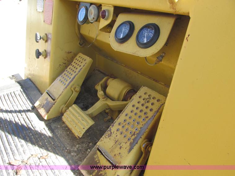 image for item E7429 Caterpillar 963 track loader
