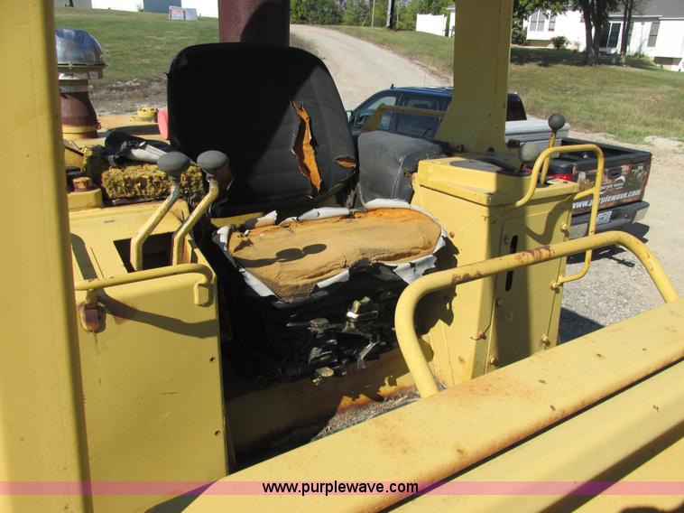 image for item E7429 Caterpillar 963 track loader