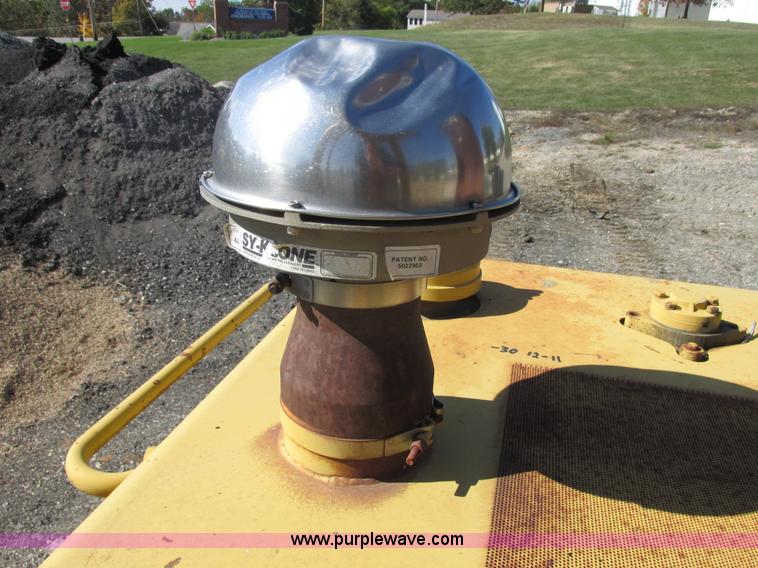 image for item E7429 Caterpillar 963 track loader