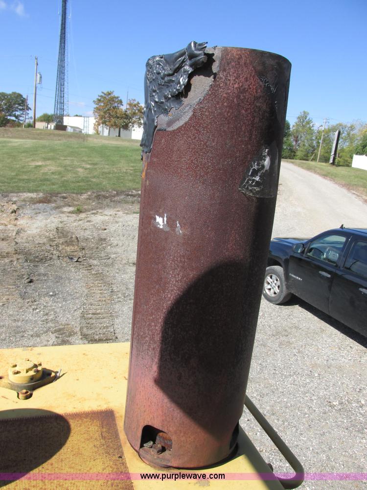 image for item E7429 Caterpillar 963 track loader