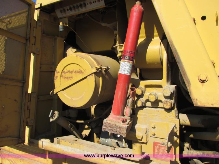 image for item E7429 Caterpillar 963 track loader