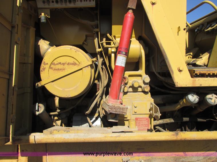 image for item E7429 Caterpillar 963 track loader