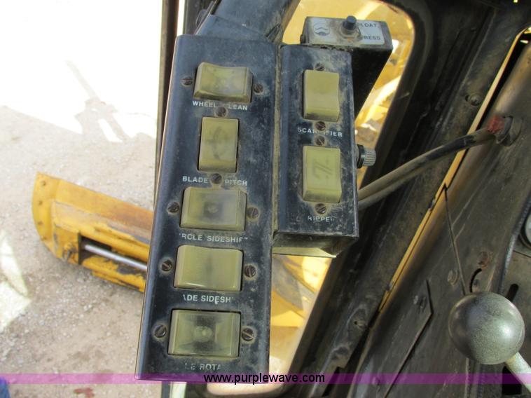 image for item F5356 1980 John Deere 770A articulated motor grader